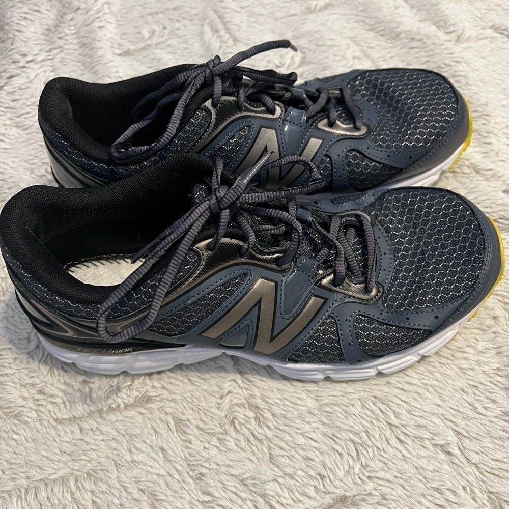 New Balance Tennis Shoes Size 9 - Picture 4 of 6